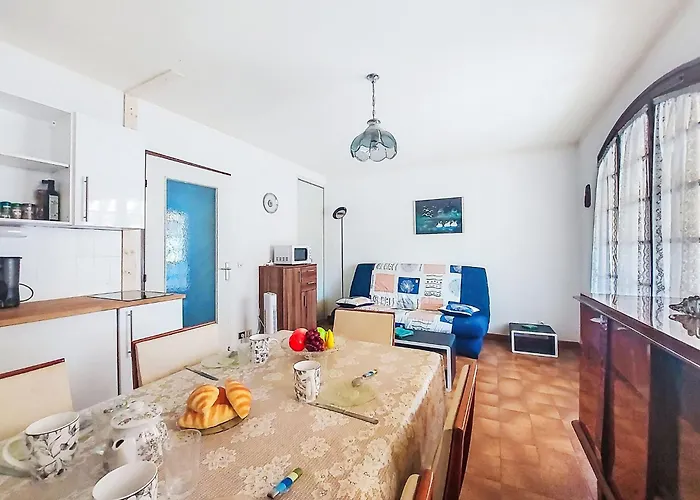 Les Cypres-2 By Interhome Apartmán